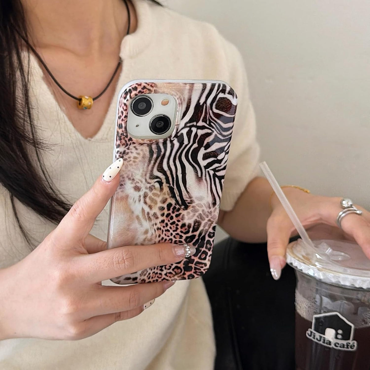 Aesthetic Y2K Cheetah Phone Case for iPhone 17 6.3in,Cute Animal Leopard Zebra Tiger Print Retro Cool Girl Trendy Vintage Protective Cover - Animal Print